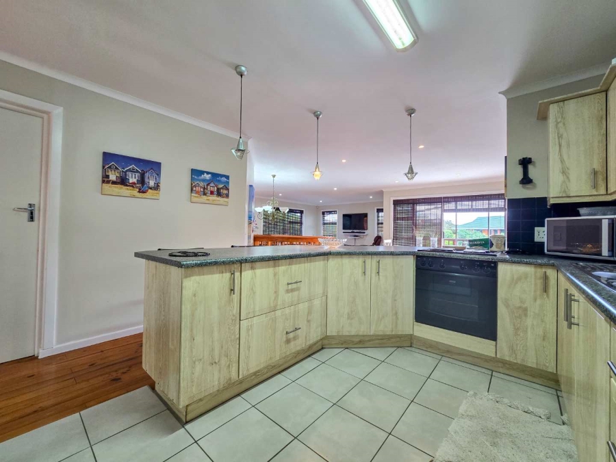 6 Bedroom Property for Sale in Nature On Sea Western Cape